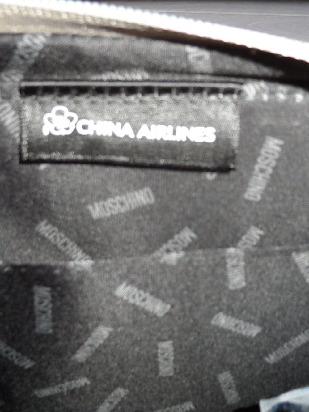 Moschino x China Airlines Collab Toiletry/Cosmetic Case - Picture 7 of 8